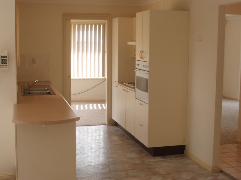 5 Era Close, Marmong Point NSW 2284