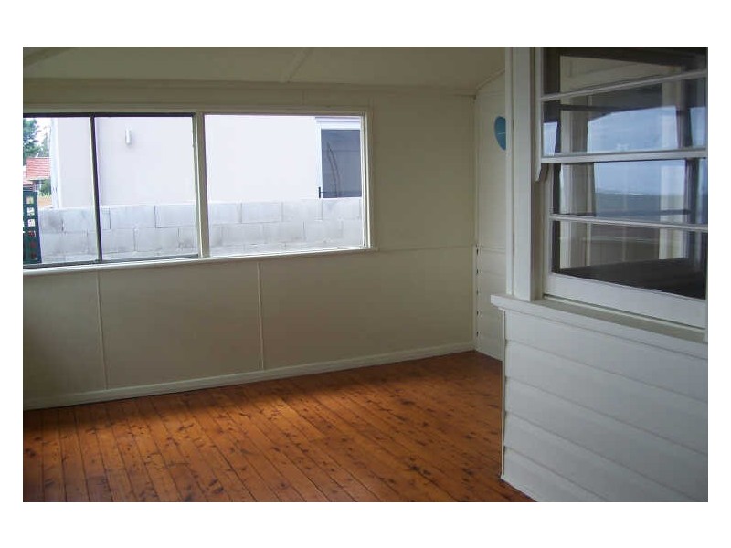 4 Anzac Parade, Toronto NSW 2283