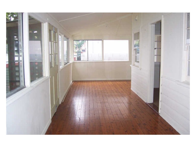 4 Anzac Parade, Toronto NSW 2283