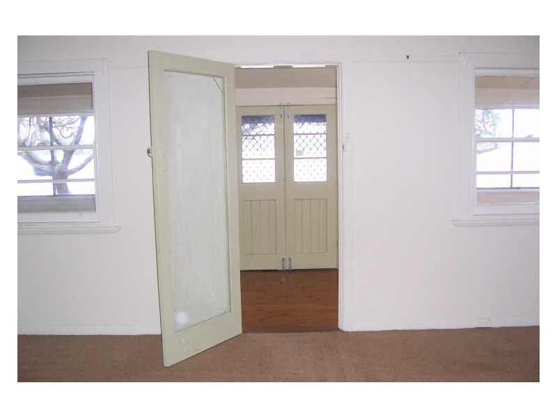 4 Anzac Parade, Toronto NSW 2283