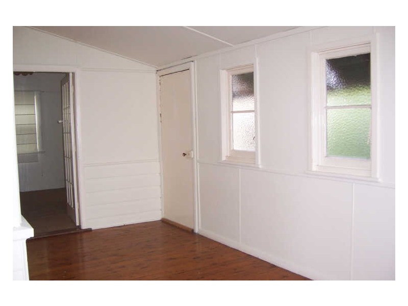 4 Anzac Parade, Toronto NSW 2283