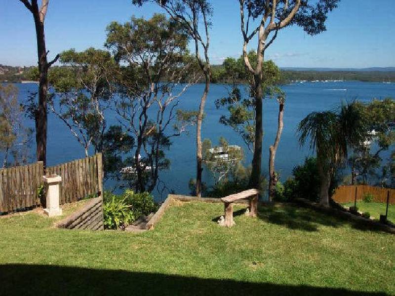 21 Coal Point Road, Coal Point NSW 2283