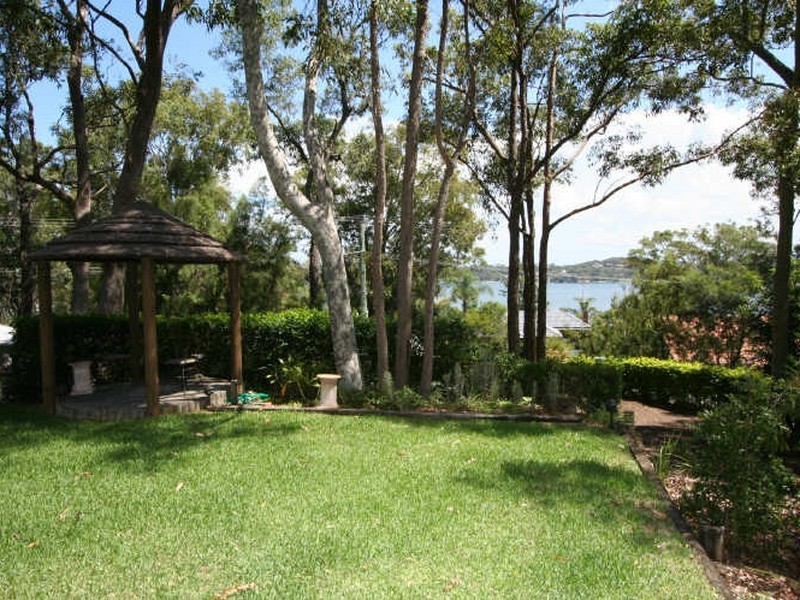 218 Coal Point Road, Coal Point NSW 2283