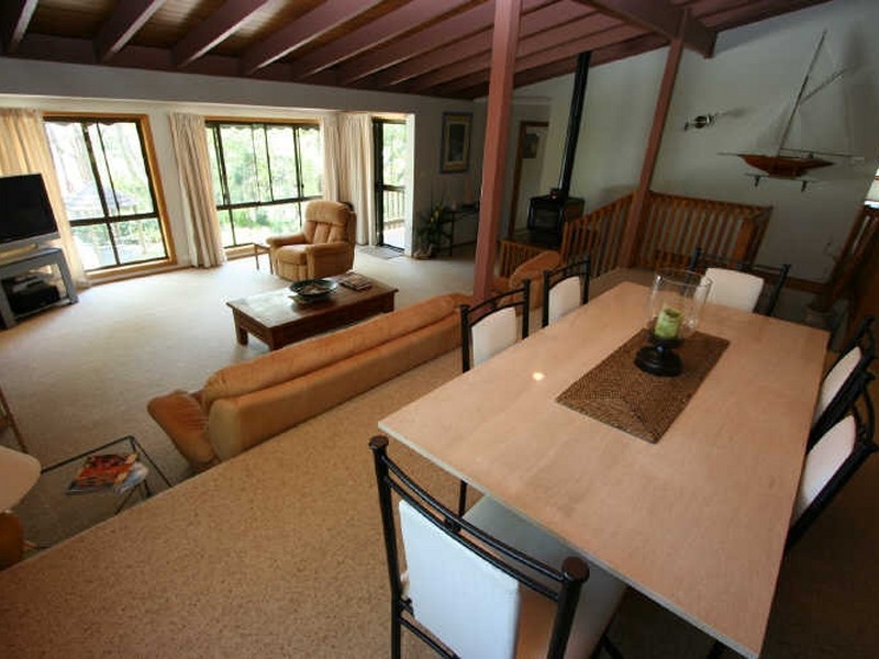 218 Coal Point Road, Coal Point NSW 2283