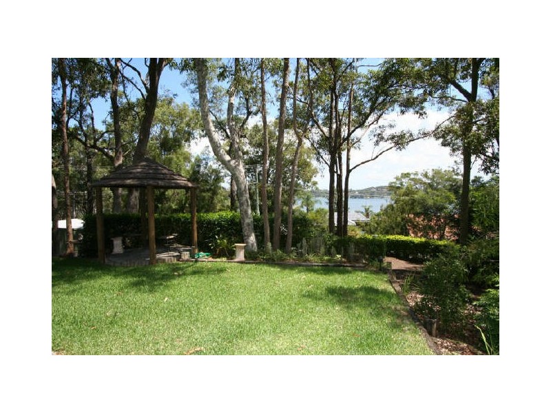 218 Coal Point Road, Coal Point NSW 2283