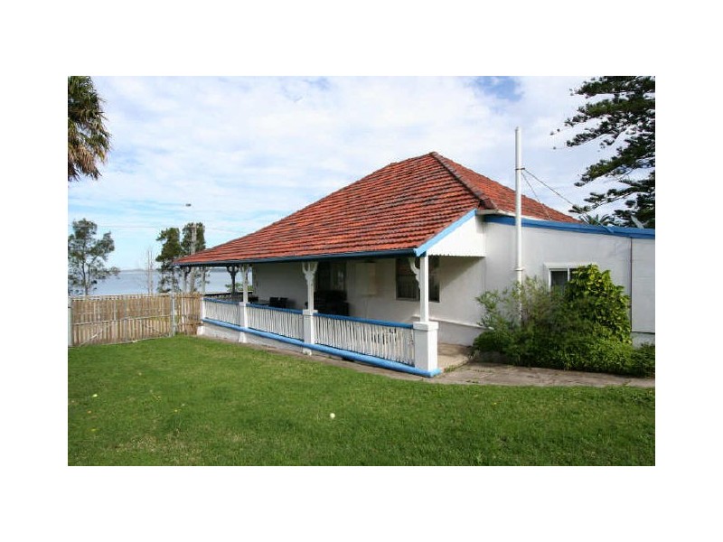 332 The Esplanade, Speers Point NSW 2284