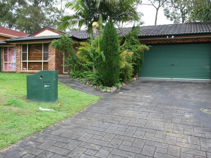 4 Azzura Close, Woodrising NSW 2284