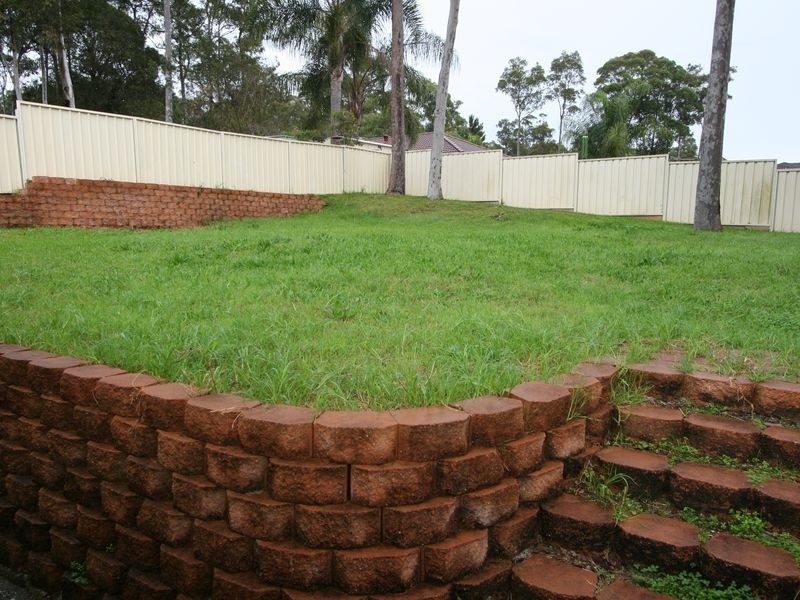 4 Azzura Close, Woodrising NSW 2284