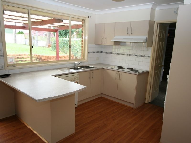 4 Azzura Close, Woodrising NSW 2284