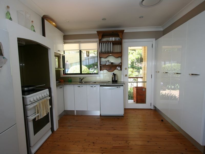 27 Coal Point Road, Coal Point NSW 2283