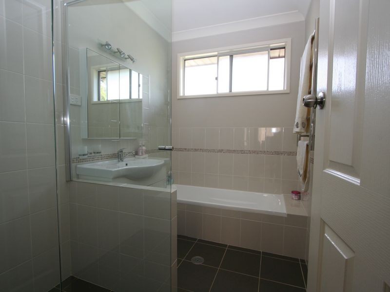 9 Lisa Avenue, Warners Bay NSW 2282