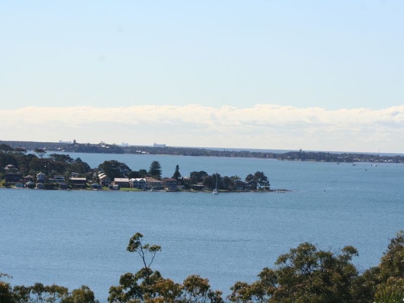 19 Ealing Crescent, Fishing Point NSW 2283