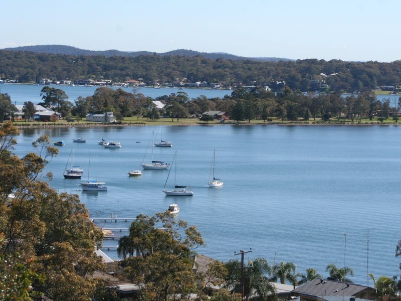 19 Ealing Crescent, Fishing Point NSW 2283