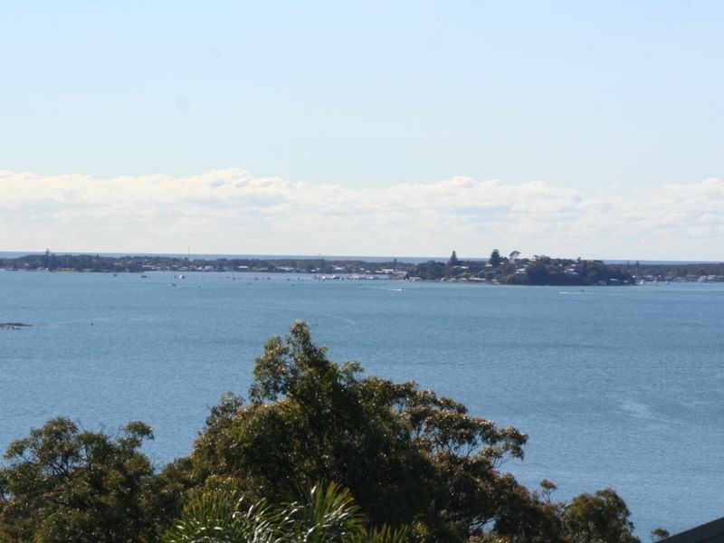 19 Ealing Crescent, Fishing Point NSW 2283