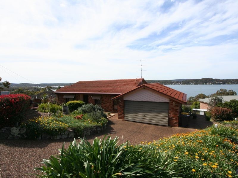 19 Ealing Crescent, Fishing Point NSW 2283