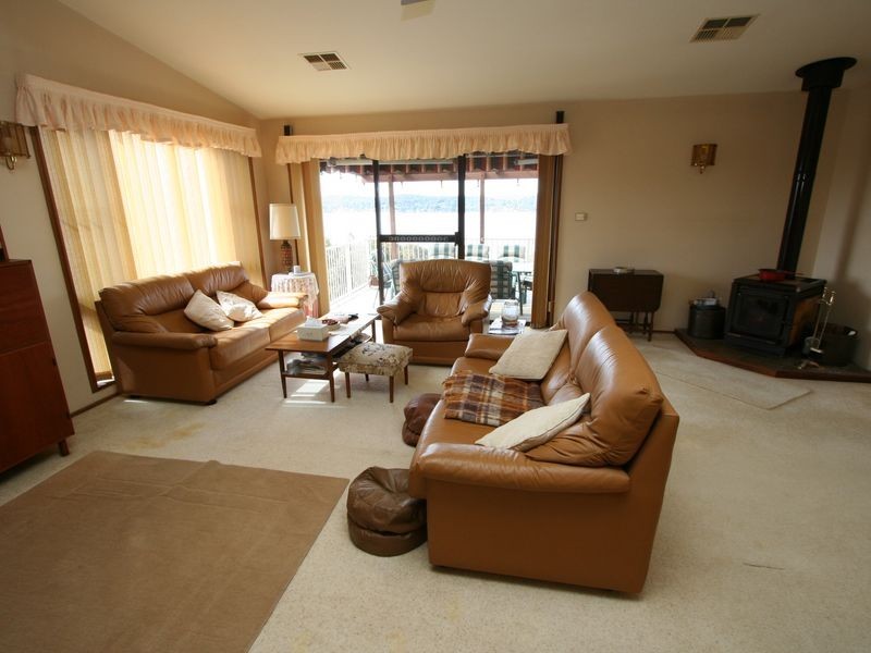 19 Ealing Crescent, Fishing Point NSW 2283