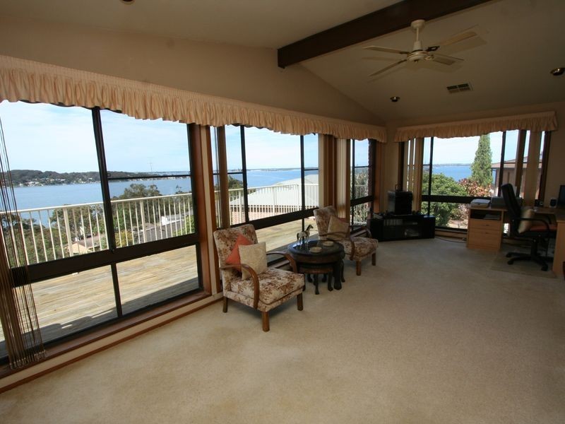 19 Ealing Crescent, Fishing Point NSW 2283