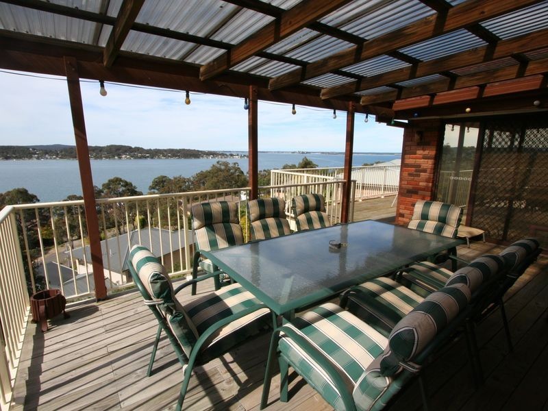 19 Ealing Crescent, Fishing Point NSW 2283