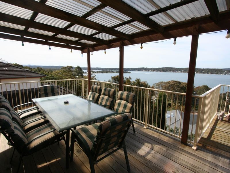19 Ealing Crescent, Fishing Point NSW 2283