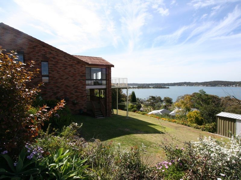 19 Ealing Crescent, Fishing Point NSW 2283