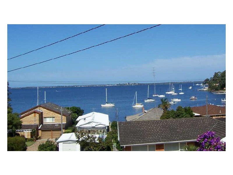 13 Ambrose Street, Carey Bay NSW 2283