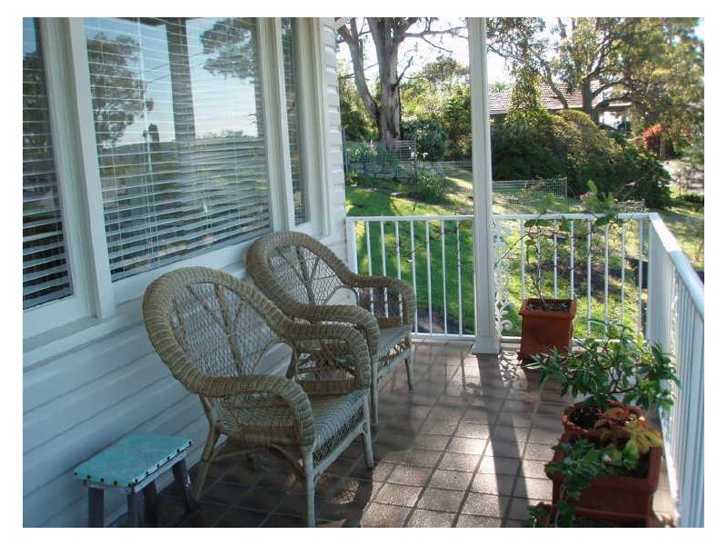 13 Ambrose Street, Carey Bay NSW 2283