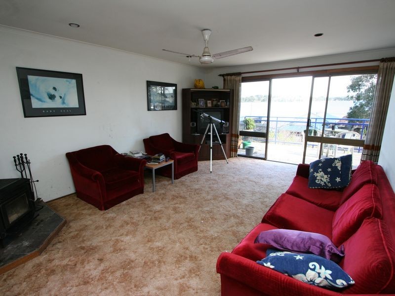 17 Sealand Road, Fishing Point NSW 2283