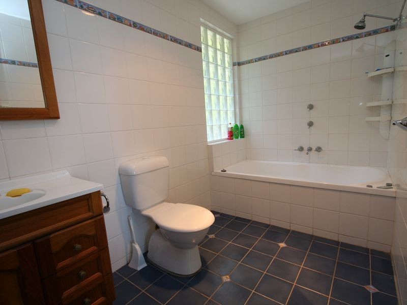 17 Sealand Road, Fishing Point NSW 2283