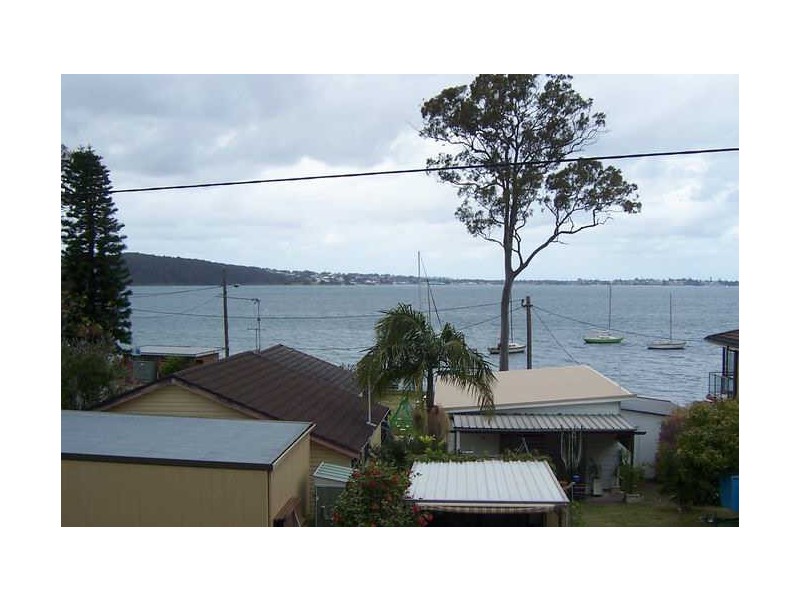 2 Rofe Street, Coal Point NSW 2283