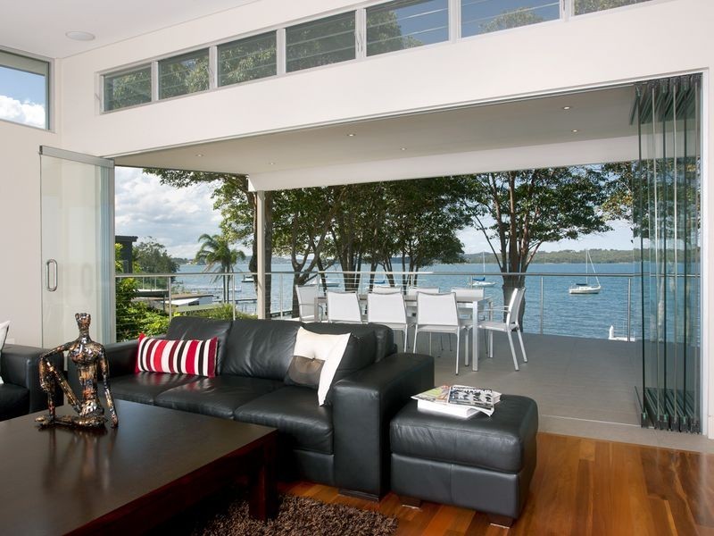 8 Skye Point Road, Coal Point NSW 2283
