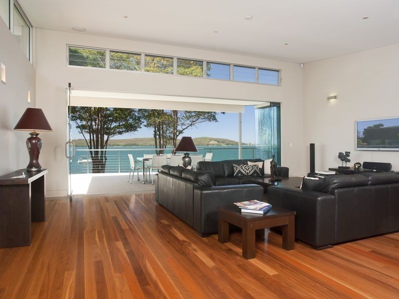 8 Skye Point Road, Coal Point NSW 2283