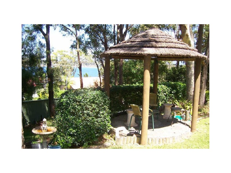 218 Coal Point Road, Coal Point NSW 2283