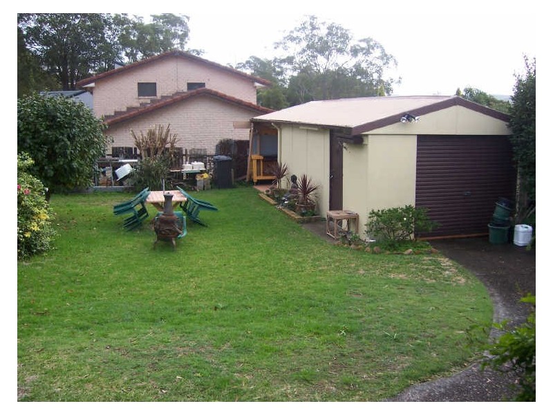 8 Sunlight Parade, Fishing Point NSW 2283
