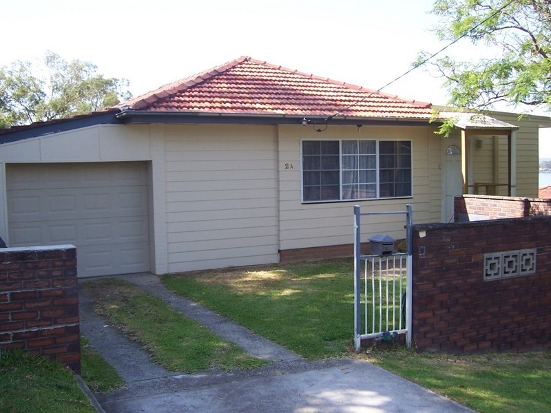 2a Fallside Street, Fishing Point NSW 2283
