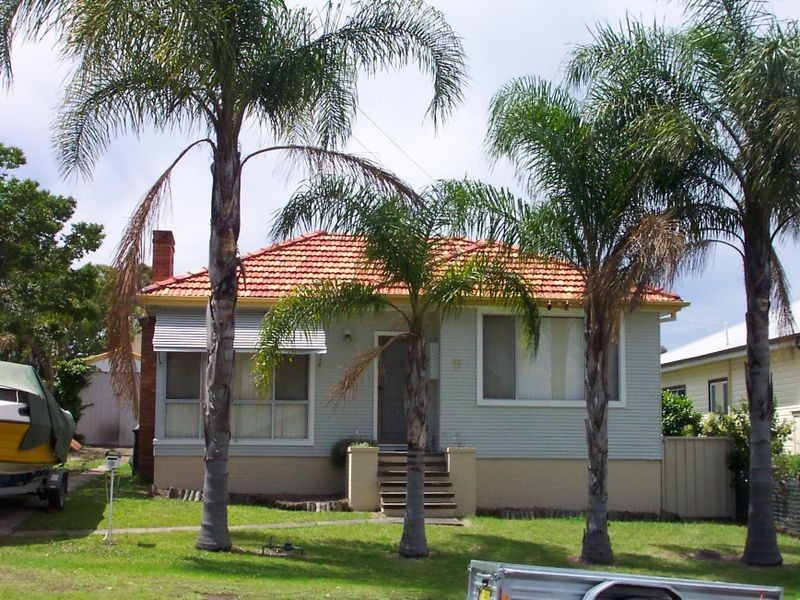 22 Lake Road, Fennell Bay NSW 2283