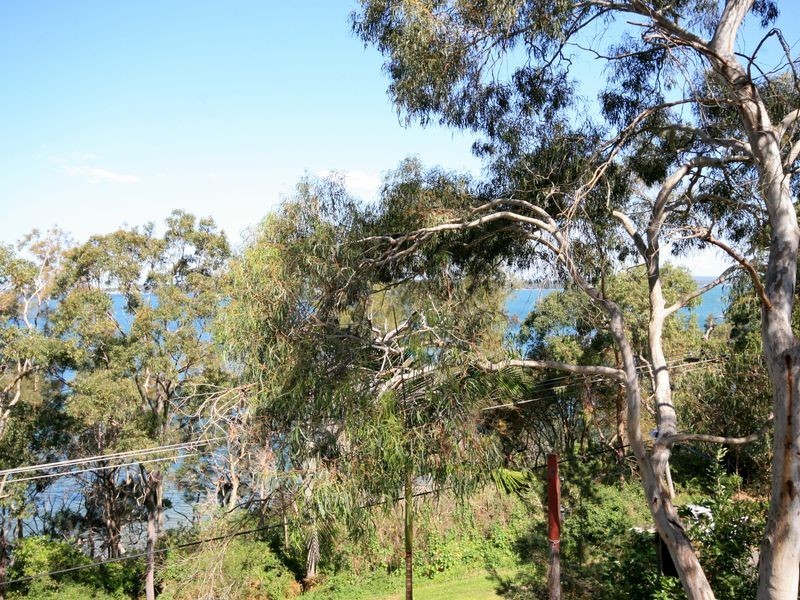 27 Beach Road, Wangi Wangi NSW 2267