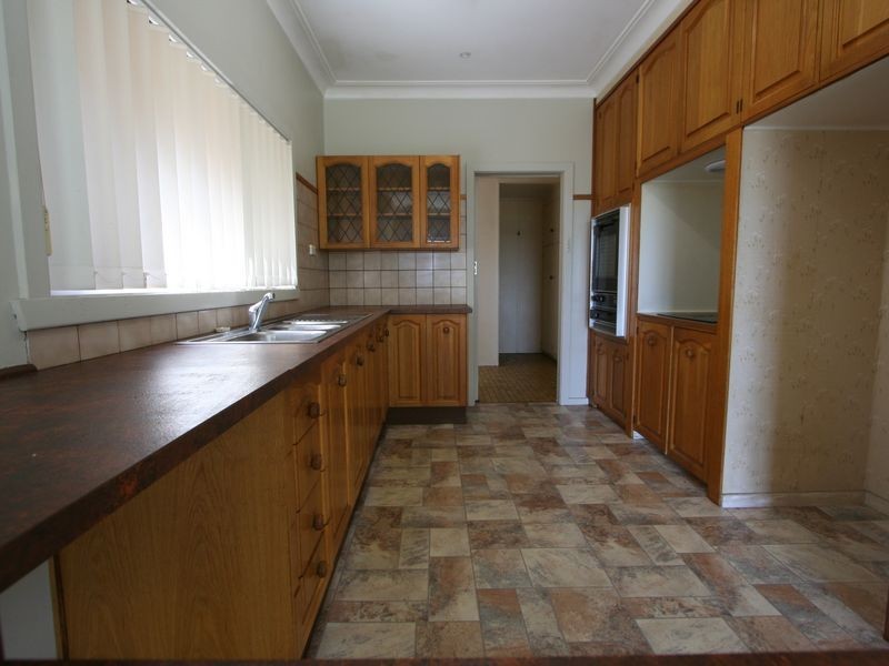 8 Amelia Street, Carey Bay NSW 2283