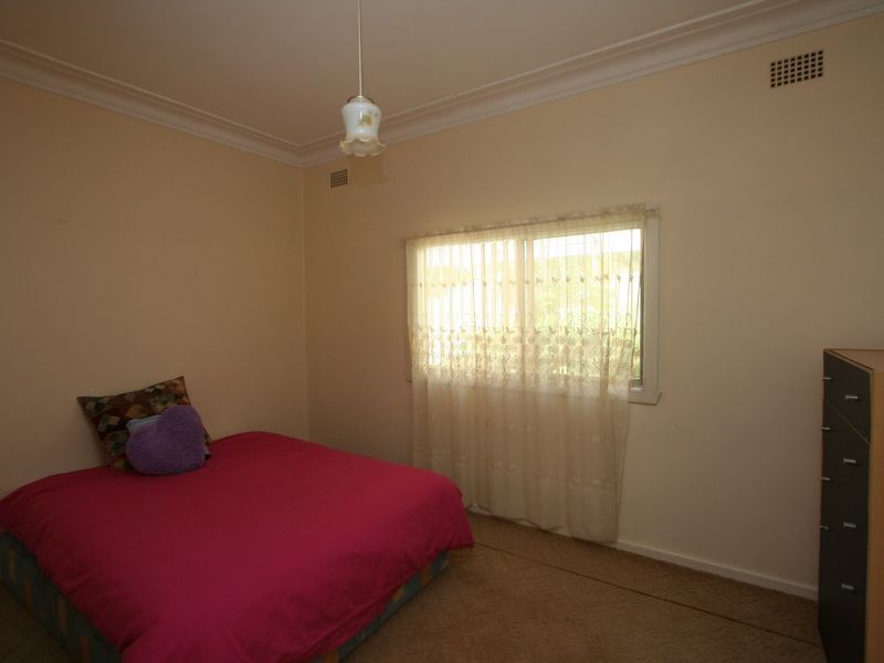 8 Amelia Street, Carey Bay NSW 2283