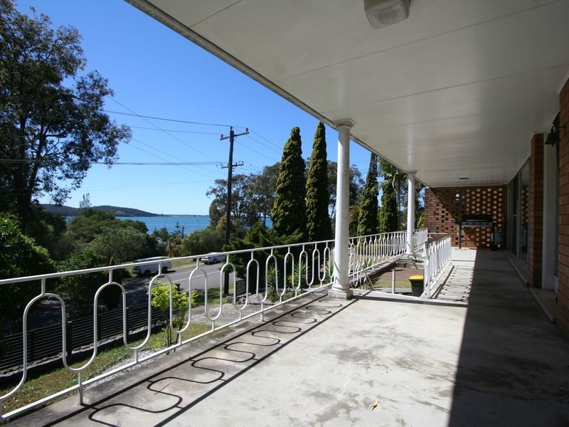 8 Amelia Street, Carey Bay NSW 2283