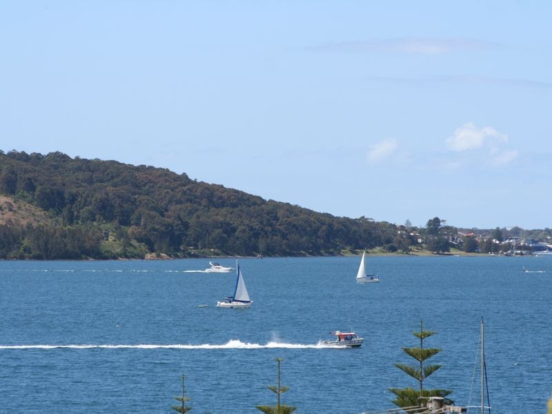 8 Amelia Street, Carey Bay NSW 2283