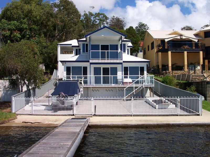 183 Fishing Point Road, Fishing Point NSW 2283