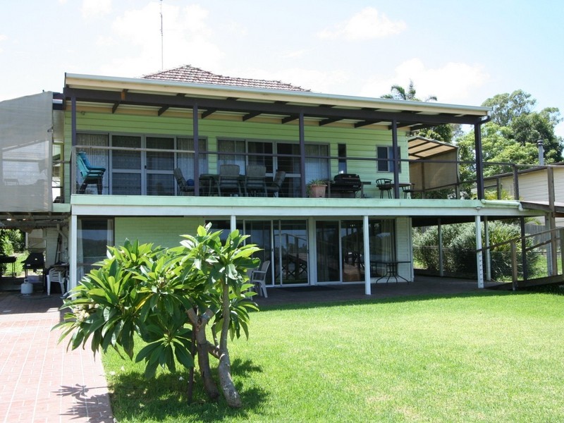 30 Edward Street, Fennell Bay NSW 2283