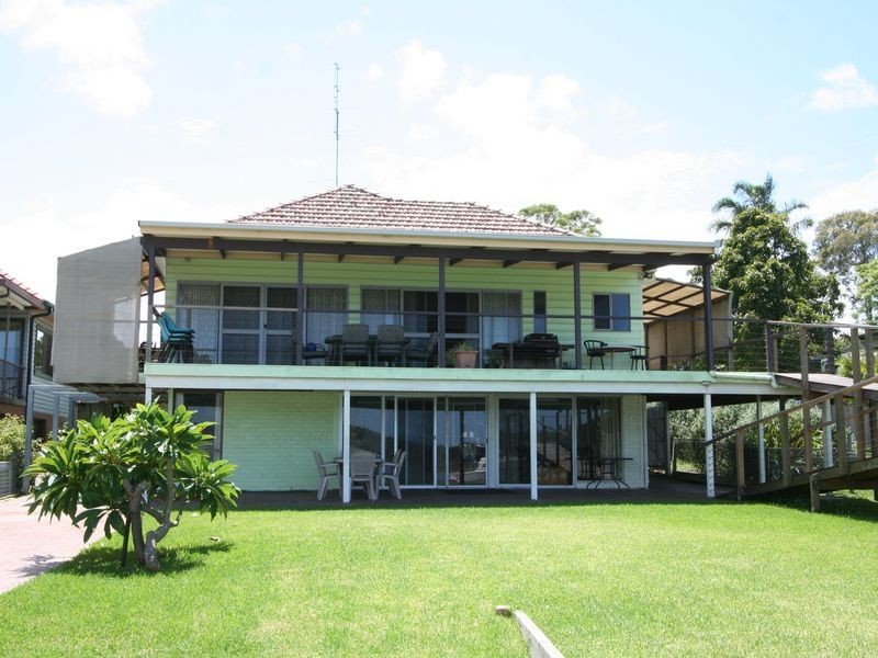 30 Edward Street, Fennell Bay NSW 2283