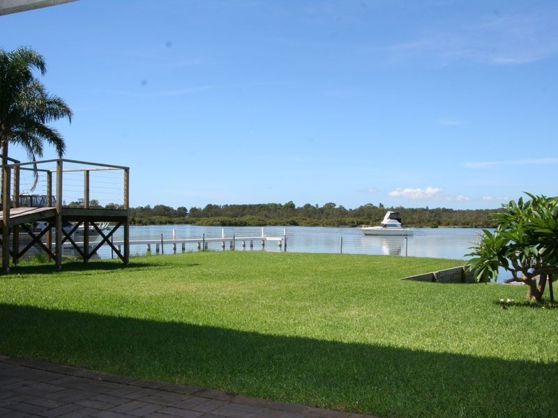 30 Edward Street, Fennell Bay NSW 2283