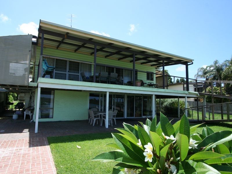 30 Edward Street, Fennell Bay NSW 2283