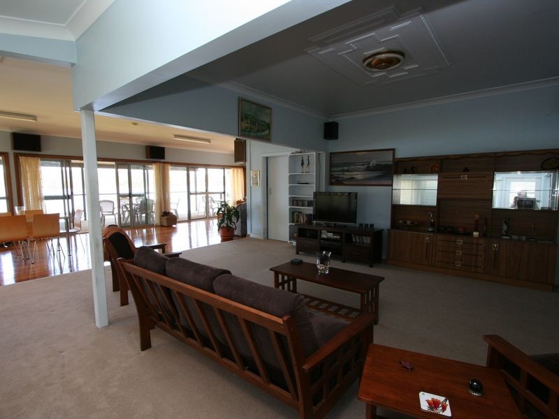 30 Edward Street, Fennell Bay NSW 2283