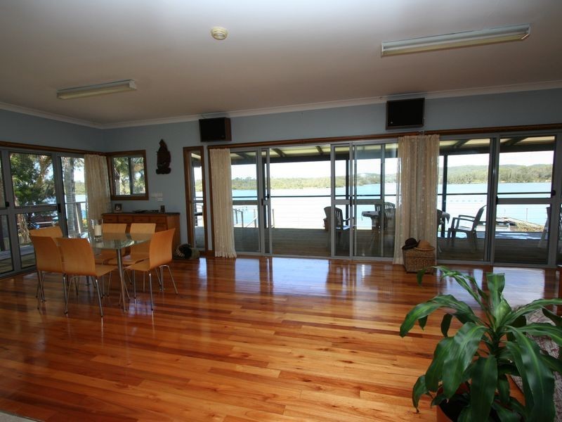 30 Edward Street, Fennell Bay NSW 2283