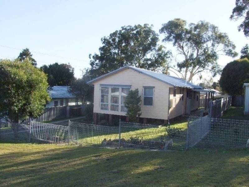 33 Park Parade, Booragul NSW 2284