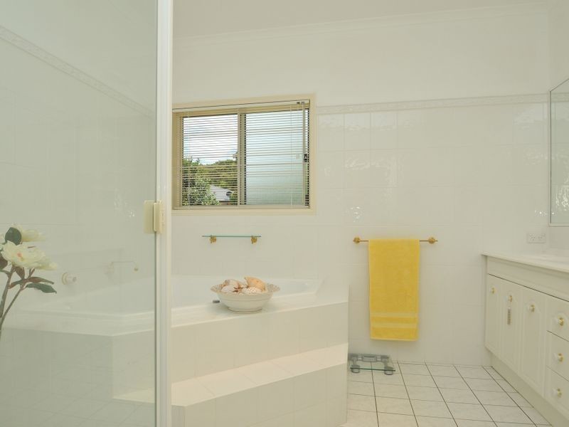 11 Corella Close, Fennell Bay NSW 2283
