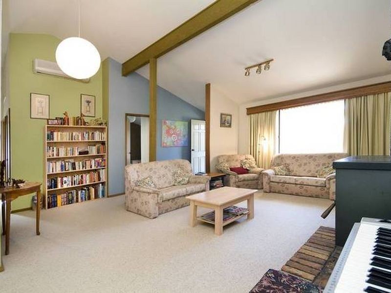 8 Hampton Street, Carey Bay NSW 2283